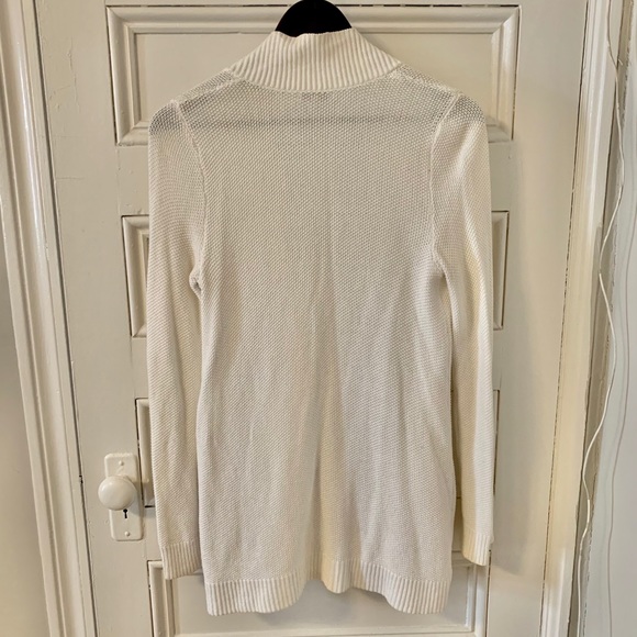 The Gap size M knitted long sleeve. - Picture 2 of 4